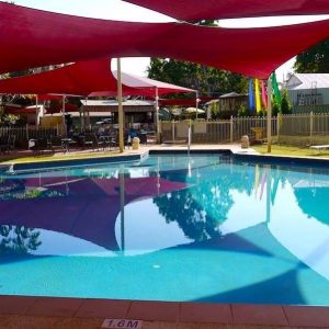 Resort pool adjacent to bar & restaurant. Lakeside Resort Caravan Park - Kununurra caravan park